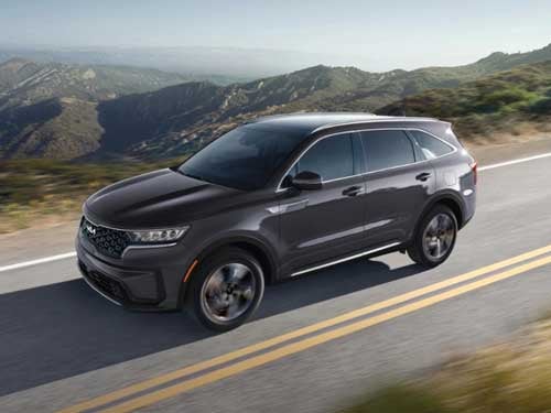 2025 Kia Sorento Hybrid driving