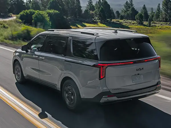 2025 Kia Carnival MPV Hybrid driving