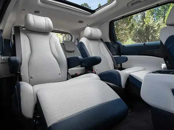 2025 Kia Carnival MPV Hybrid seats