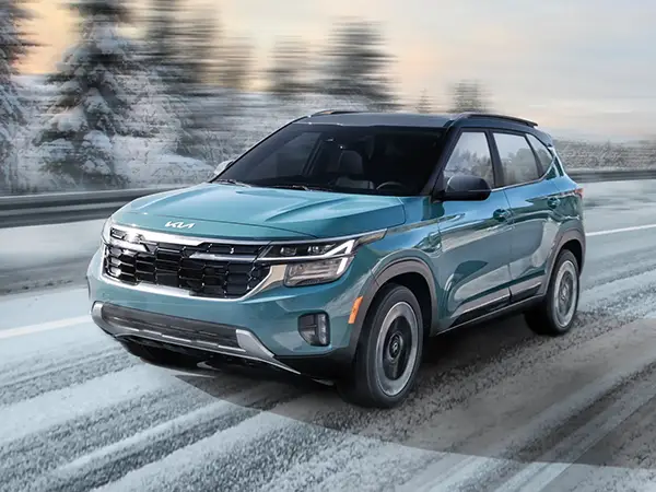 2025 Kia Seltos driving in the snow