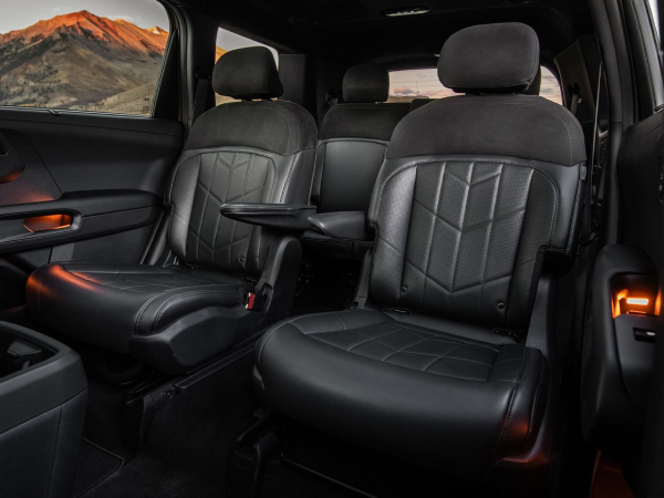 2027 Kia Telluride 2nd-row captain’s chairs